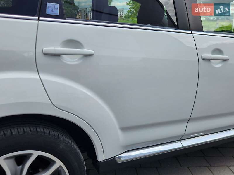 Citroen C-Crosser 2012