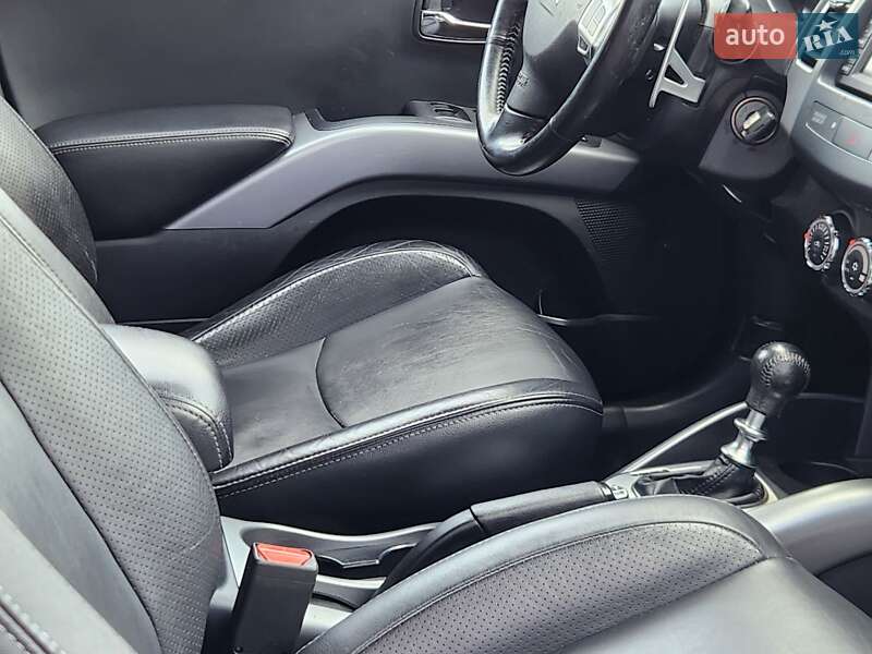 Citroen C-Crosser 2012