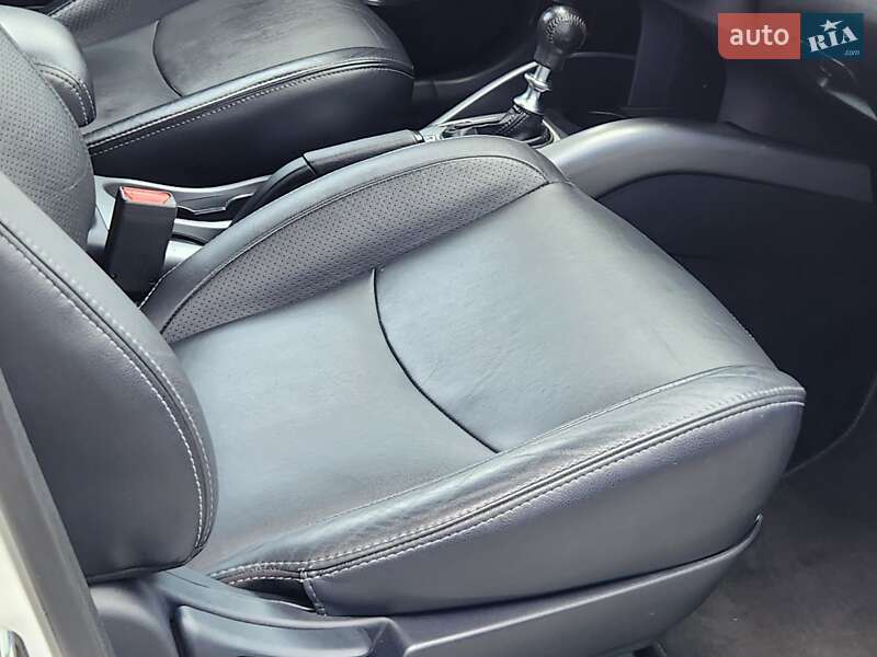 Citroen C-Crosser 2012