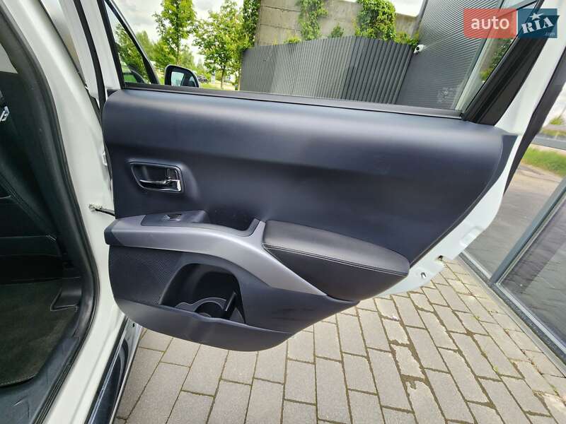 Citroen C-Crosser 2012