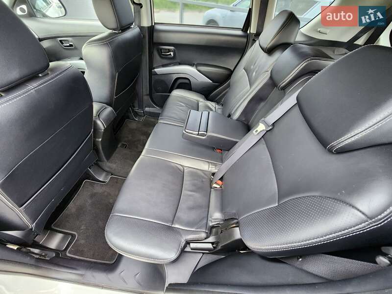 Citroen C-Crosser 2012