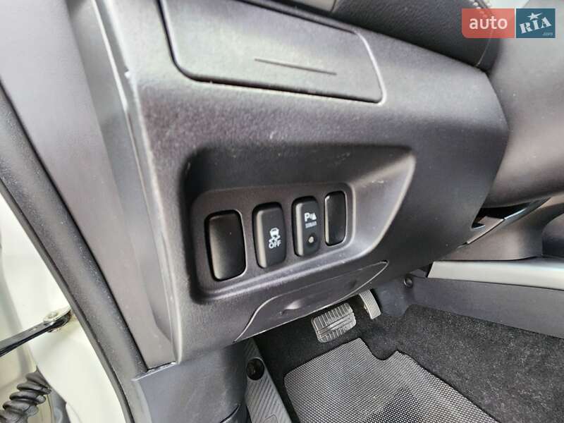 Citroen C-Crosser 2012