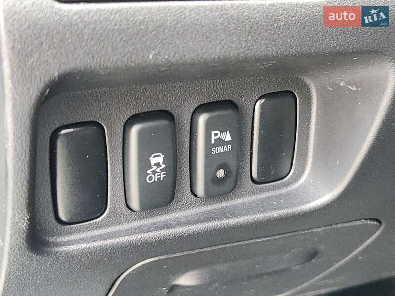 Citroen C-Crosser 2012