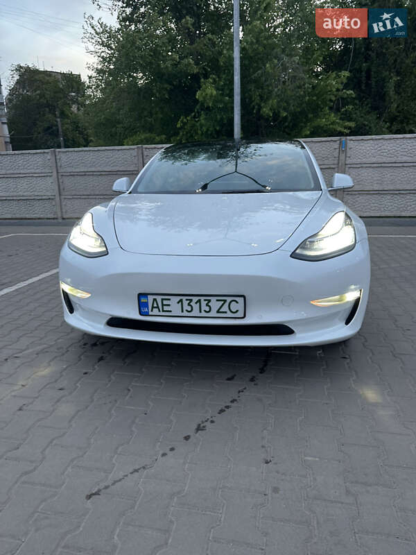 Tesla Model 3 2020