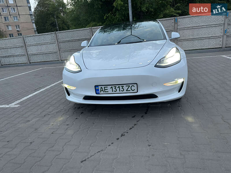 Tesla Model 3 2020