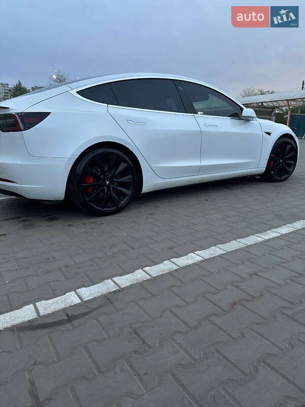Tesla Model 3 2020