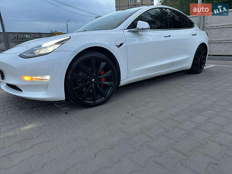 Tesla Model 3 2020