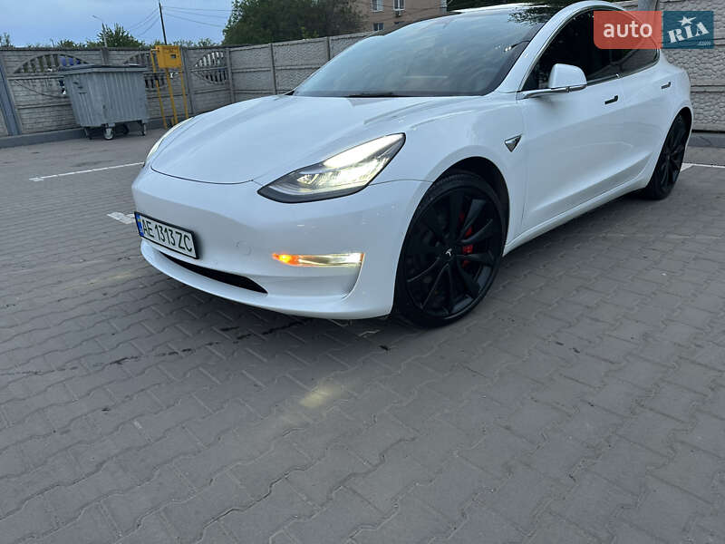 Tesla Model 3 2020
