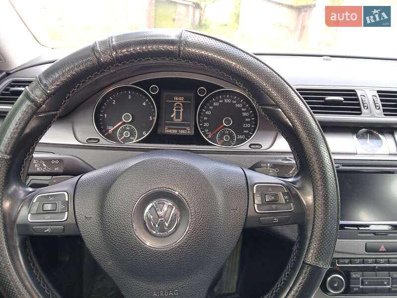 Volkswagen Passat 2011