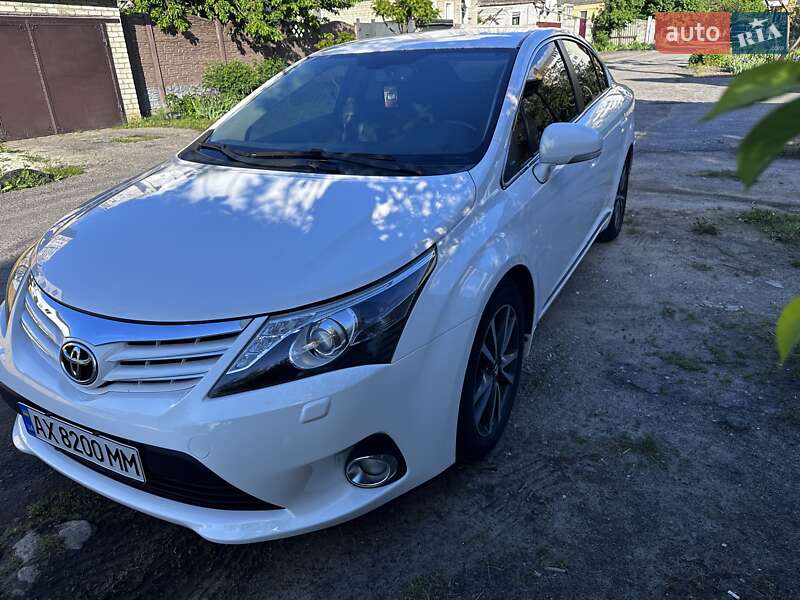 Toyota Avensis 2012