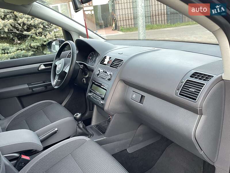 Volkswagen Touran 2011