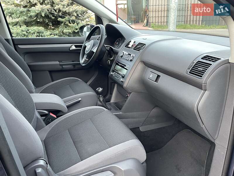 Volkswagen Touran 2011