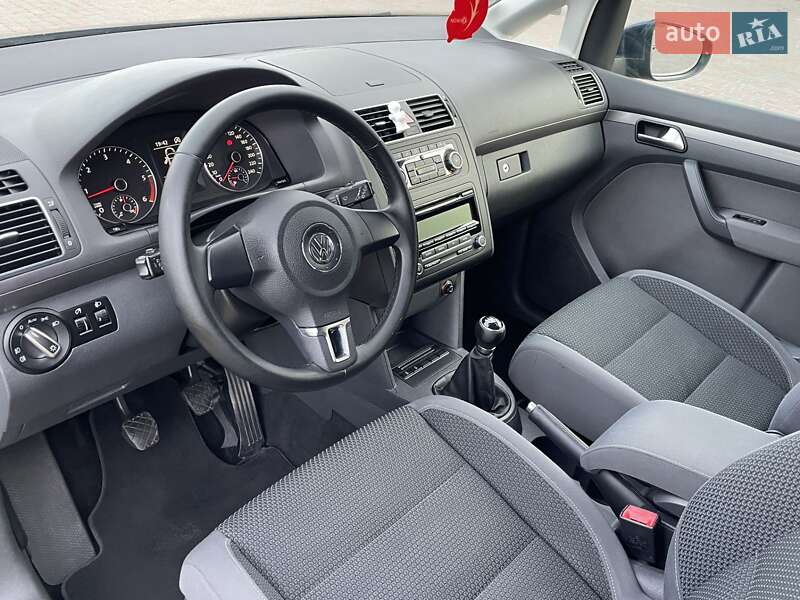 Volkswagen Touran 2011