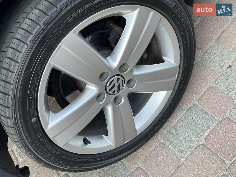 Volkswagen Touran 2011