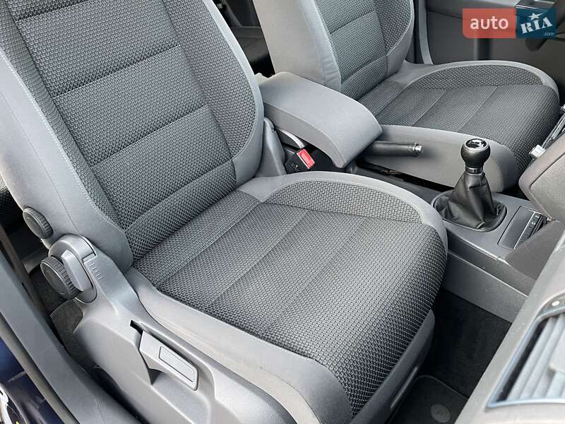 Volkswagen Touran 2011