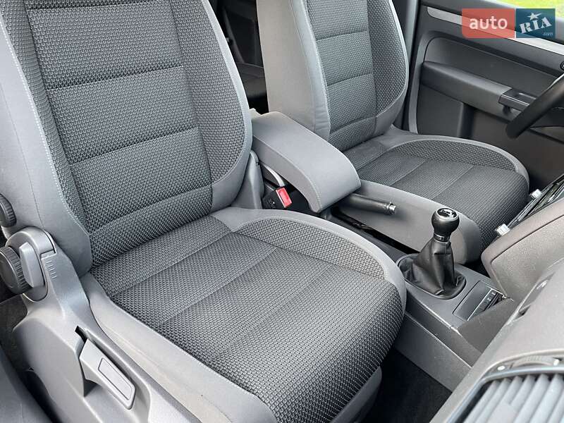 Volkswagen Touran 2011