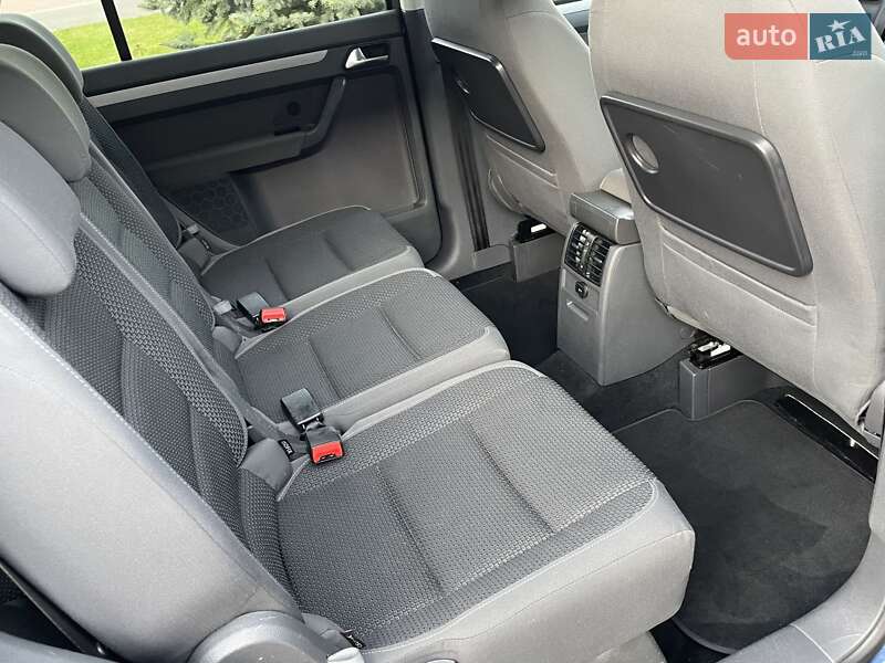 Volkswagen Touran 2011