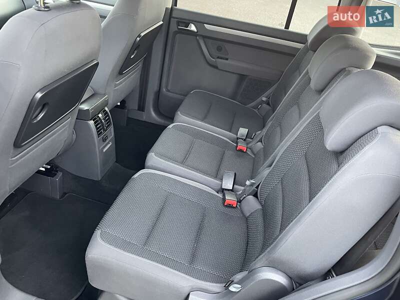 Volkswagen Touran 2011