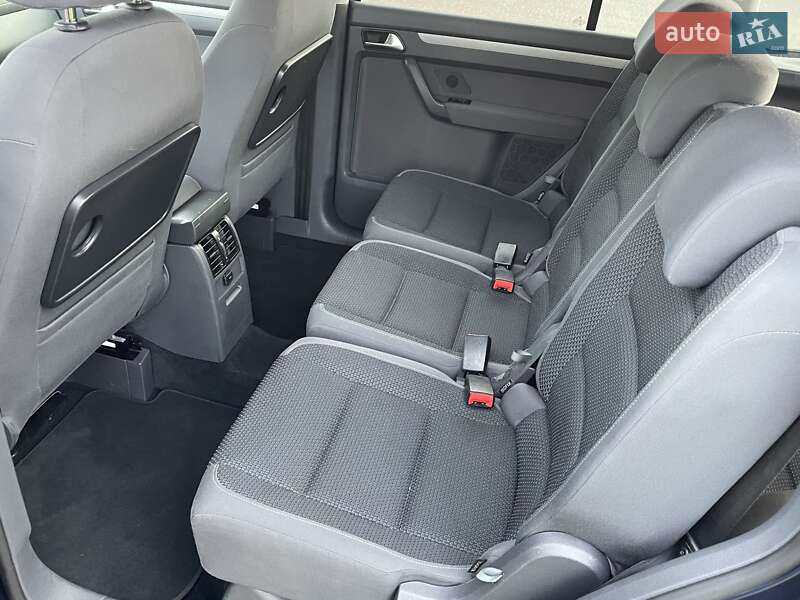 Volkswagen Touran 2011