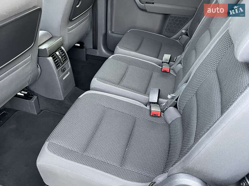 Volkswagen Touran 2011