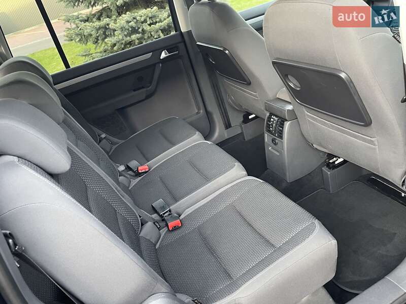 Volkswagen Touran 2011