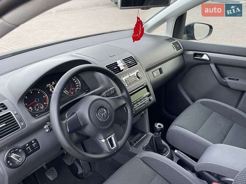Volkswagen Touran 2011