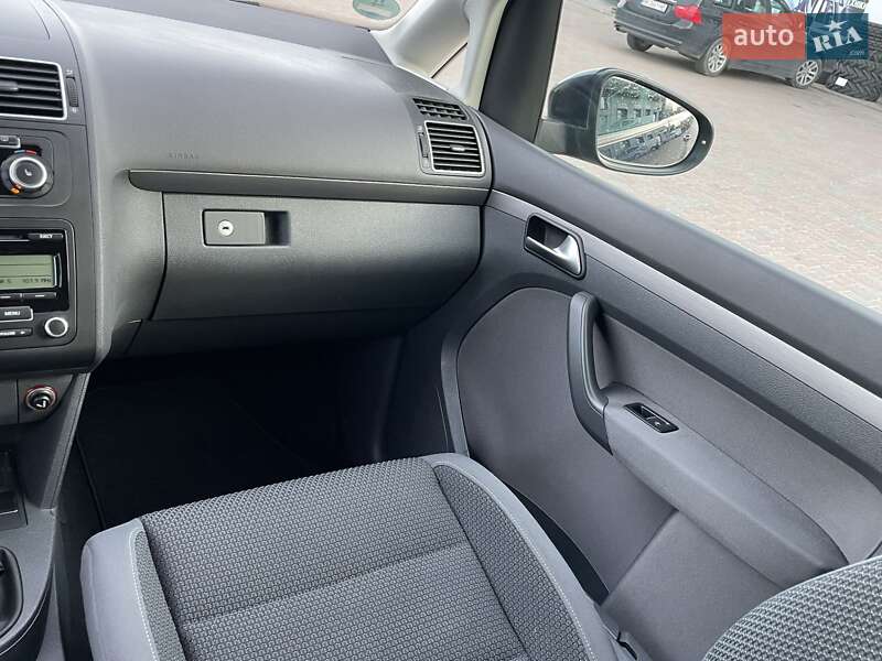 Volkswagen Touran 2011