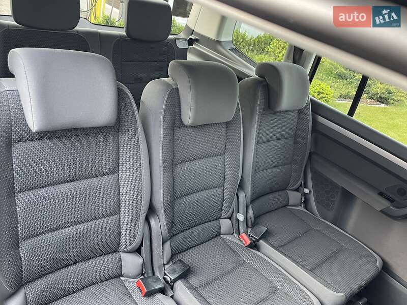 Volkswagen Touran 2011