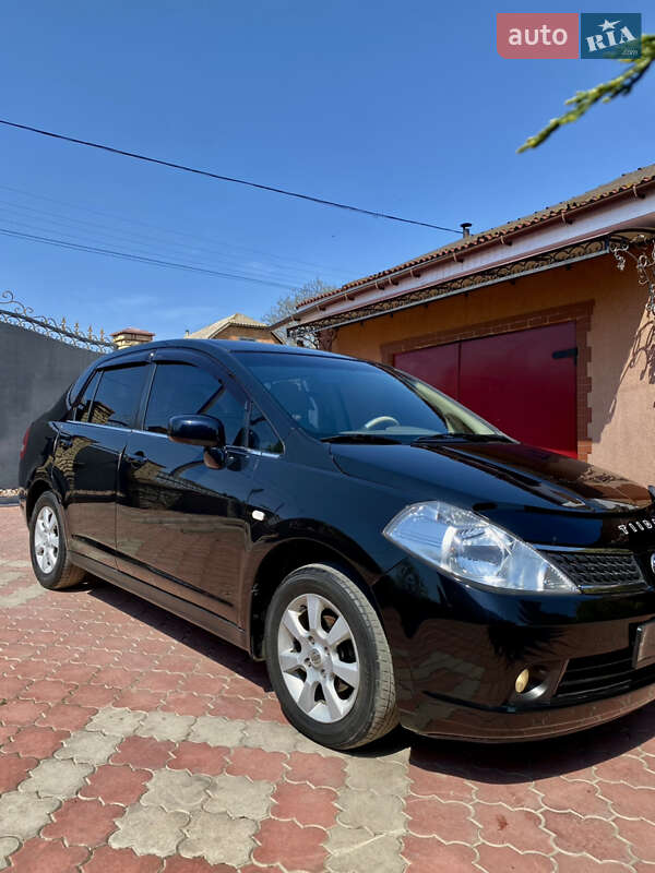 Nissan TIIDA 2008