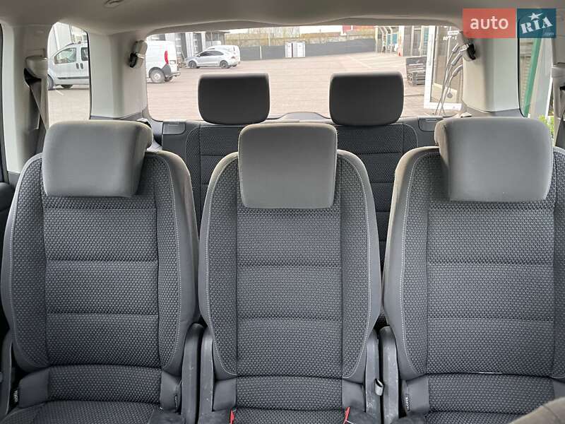 Volkswagen Touran 2011