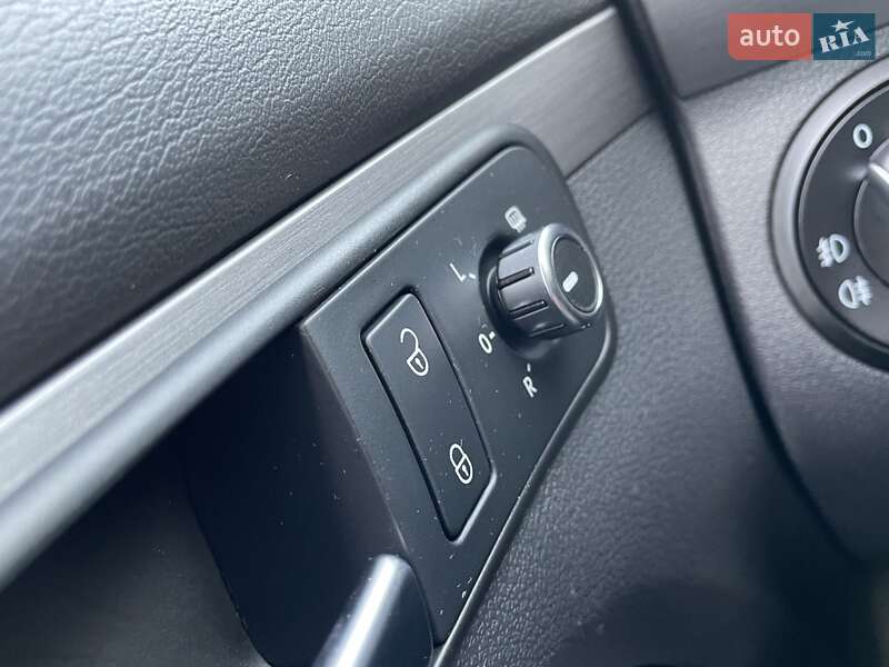 Volkswagen Touran 2011