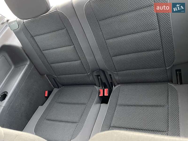 Volkswagen Touran 2011