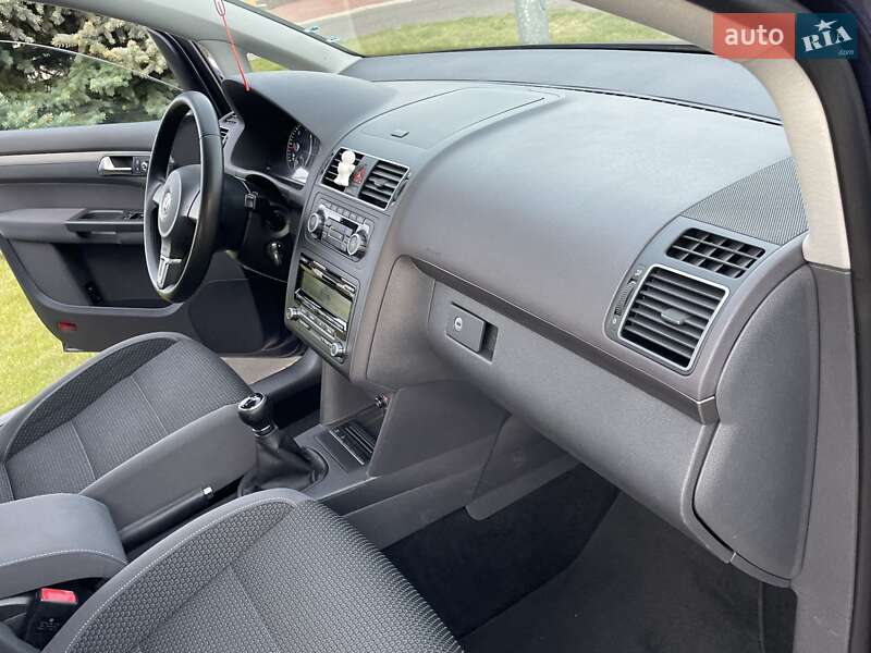 Volkswagen Touran 2011