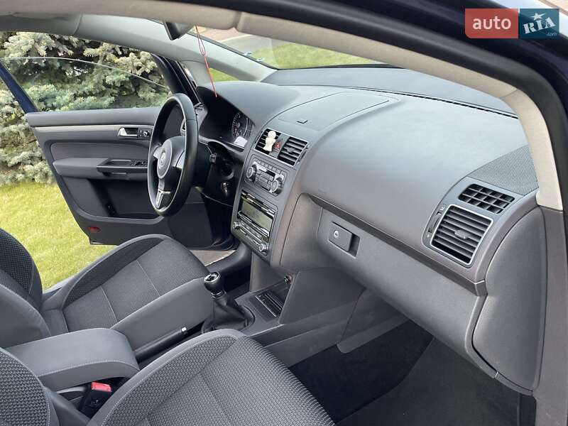 Volkswagen Touran 2011