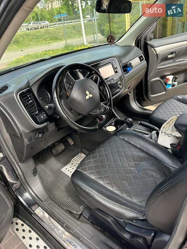 Mitsubishi Outlander 2015