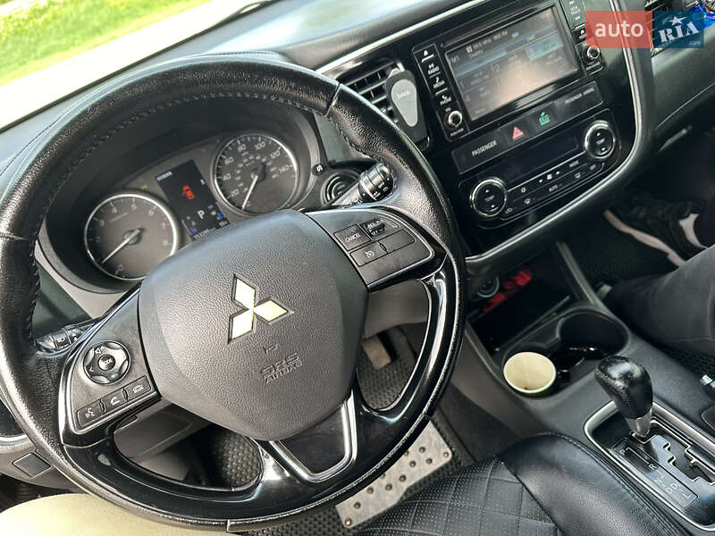 Mitsubishi Outlander 2015