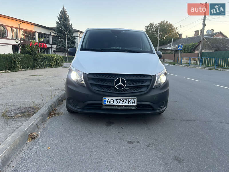 Mercedes-Benz-13