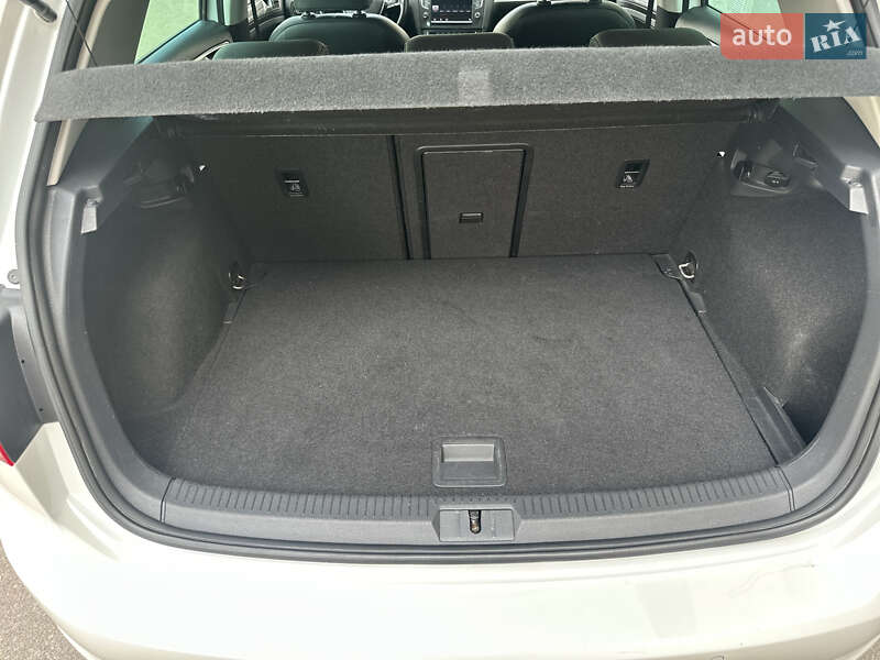 Volkswagen e-Golf 2015