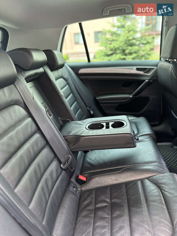 Volkswagen e-Golf 2015