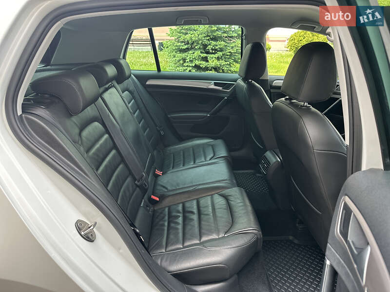 Volkswagen e-Golf 2015