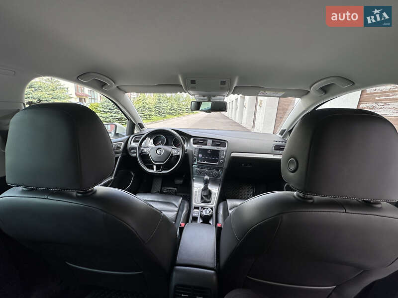 Volkswagen e-Golf 2015