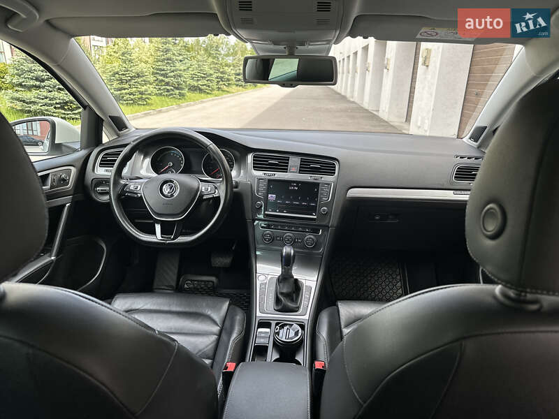 Volkswagen e-Golf 2015