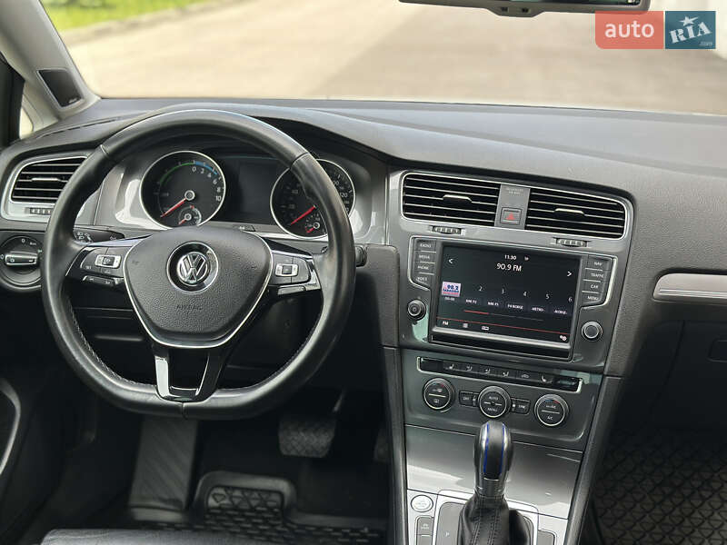 Volkswagen e-Golf 2015