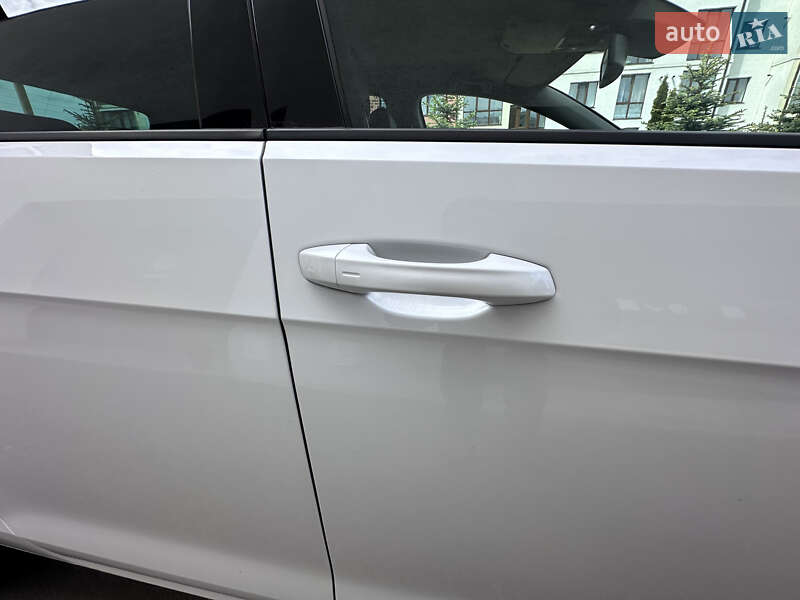 Volkswagen e-Golf 2015