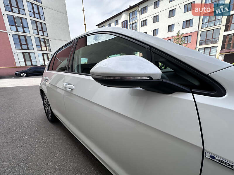 Volkswagen e-Golf 2015