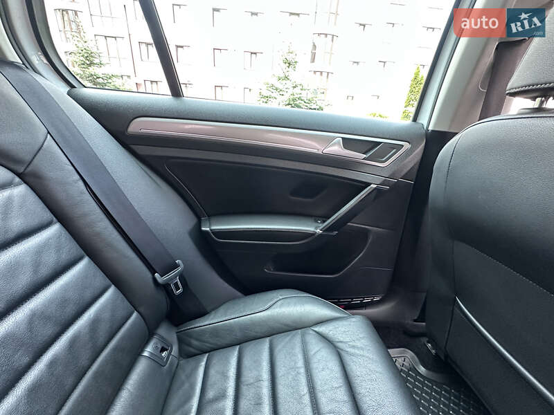 Volkswagen e-Golf 2015