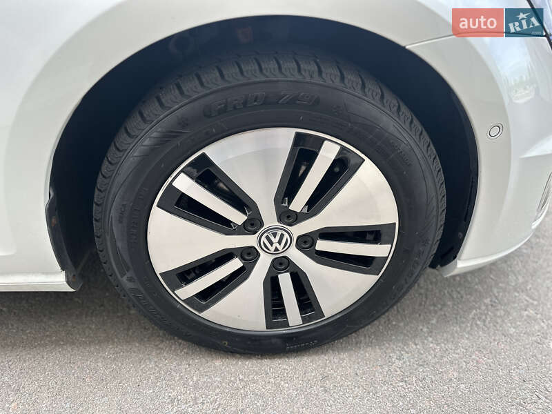 Volkswagen e-Golf 2015