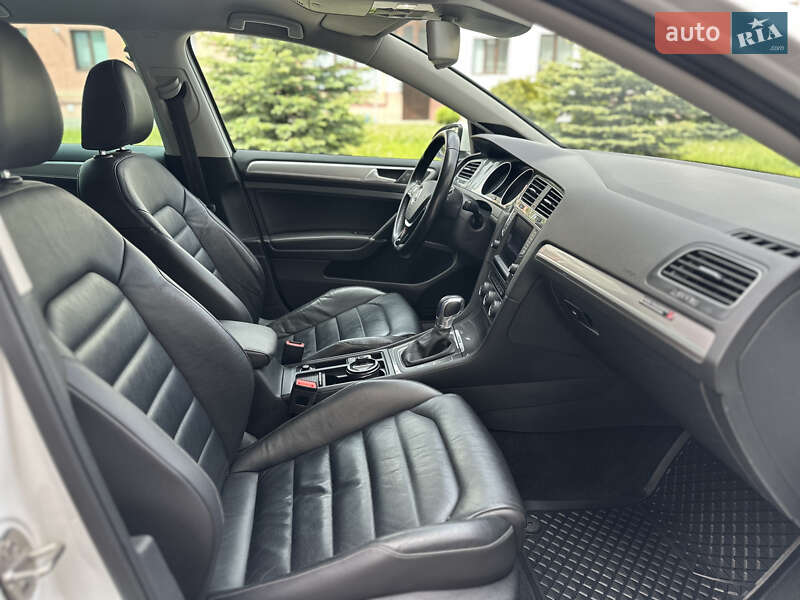 Volkswagen e-Golf 2015