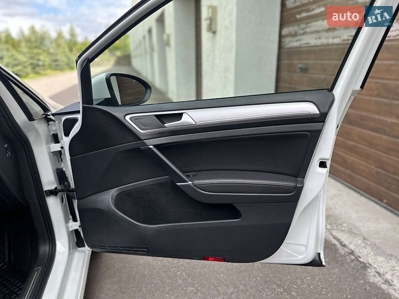 Volkswagen e-Golf 2015