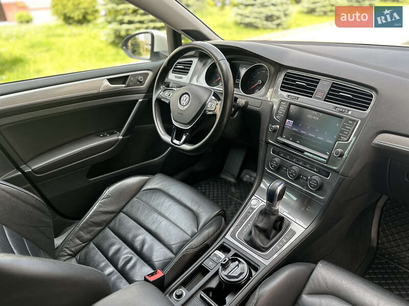 Volkswagen e-Golf 2015